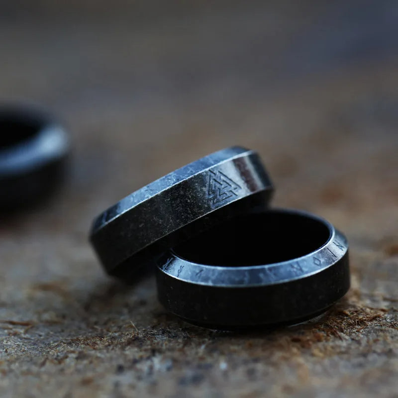 WorldNorse Nordischer Drache Wikingerring aus Edelstahl mit Drachenrunen