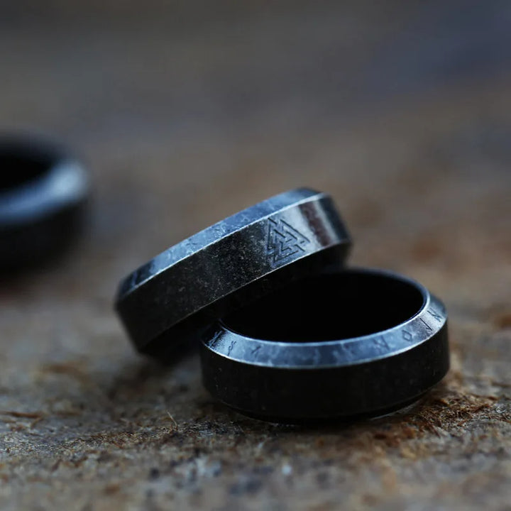 WorldNorse Nordischer Drache Wikingerring aus Edelstahl mit Drachenrunen