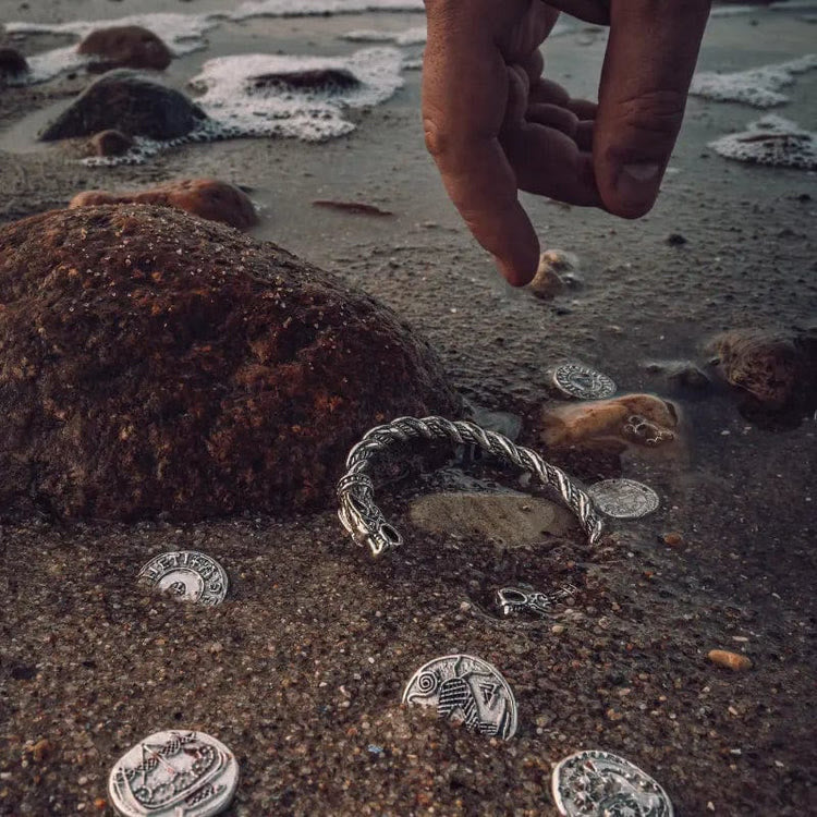 WorldNorse Viking Zweifarbiges Fenrir-Wolfskopf-Armband - image 2