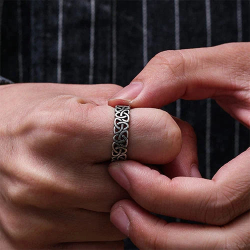 WorldNorse Nordic Triquetra Dreieck Prägnanter Ring - image 1