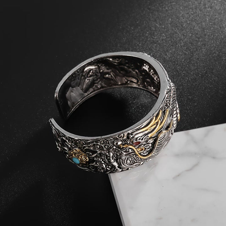 WorldNorse Geschnitztes offenes Armband mit Drachen- und Tiermotiv „Domineer“