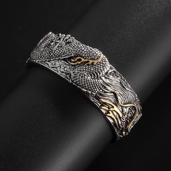 WorldNorse Geschnitztes offenes Armband mit Drachen- und Tiermotiv „Domineer“