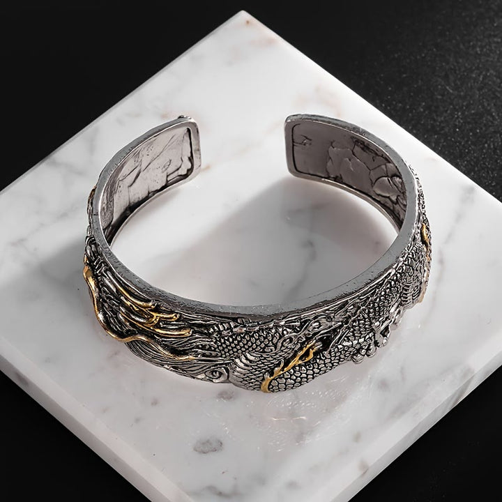 WorldNorse Geschnitztes offenes Armband mit Drachen- und Tiermotiv „Domineer“