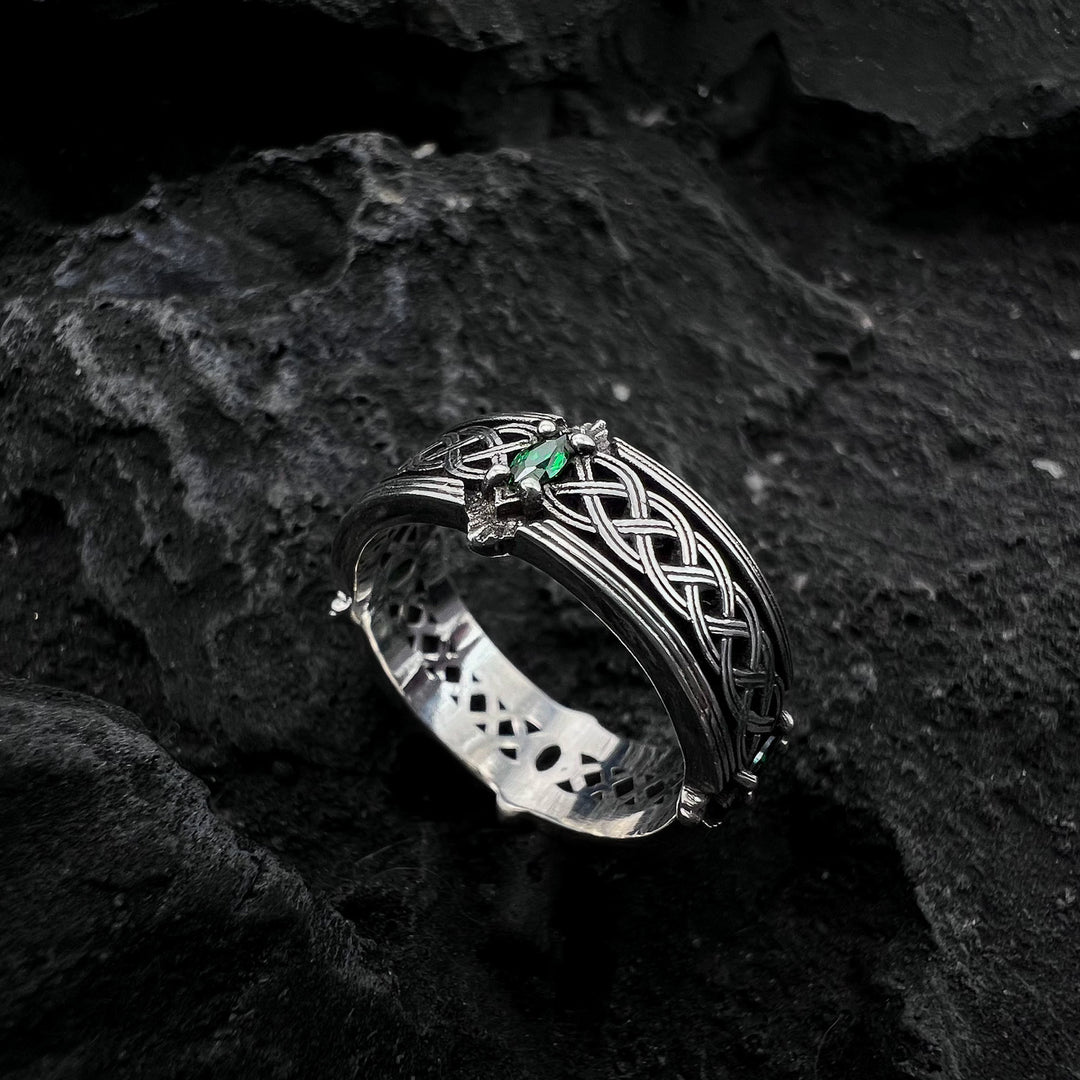 WorldNorse Keltischer Ring aus 925er Sterlingsilber mit grünem Edelstein