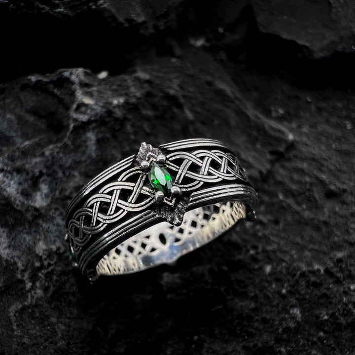 WorldNorse Keltischer Ring aus 925er Sterlingsilber mit grünem Edelstein