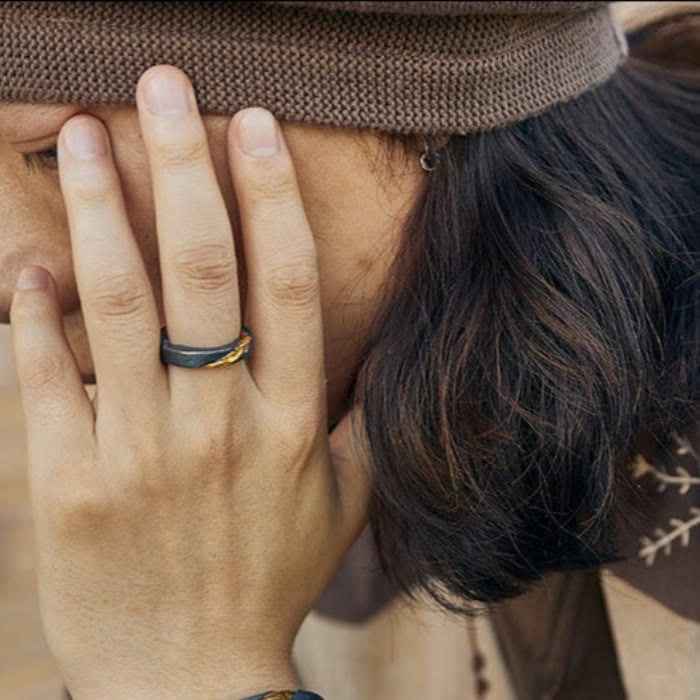 WorldNorse Verstellbarer Ring mit eingelegtem fließendem Feuer - image 1