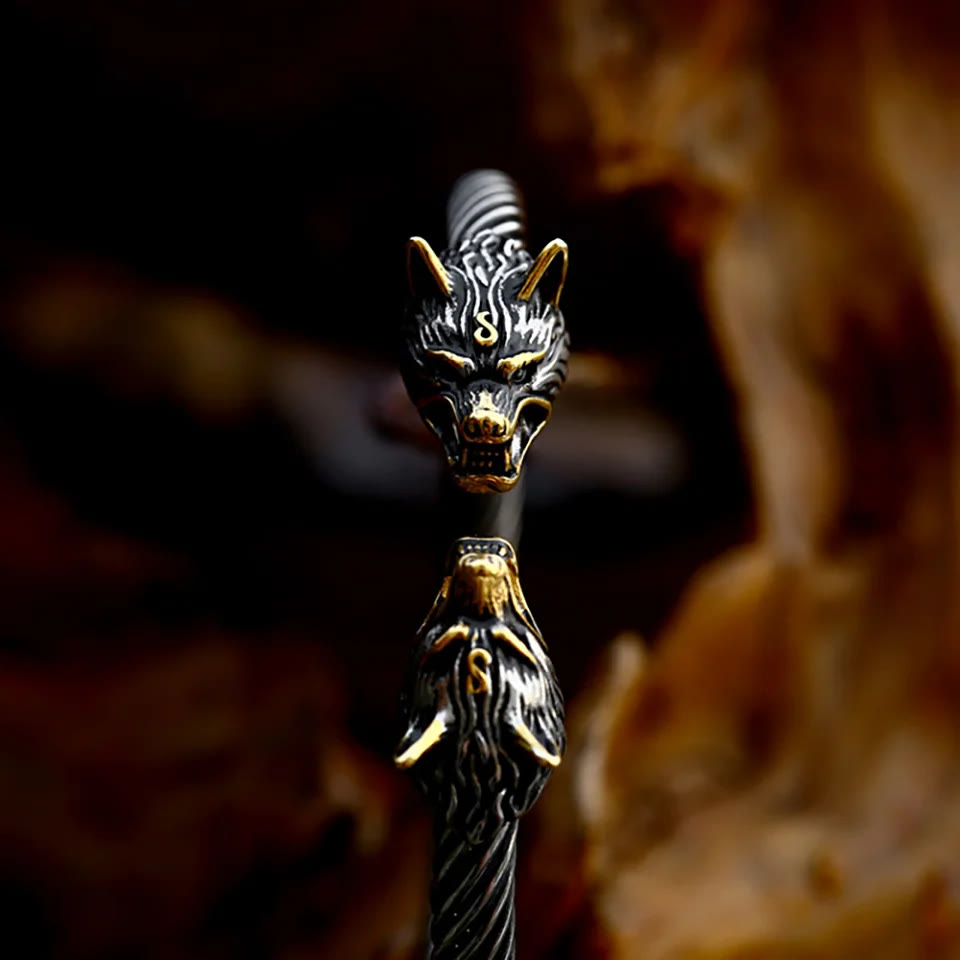 WorldNorse Offenes Armband mit doppelten Wolf