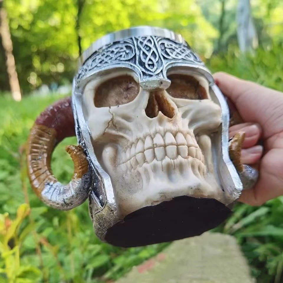 WorldNorse Bierkrug mit Totenkopf und gekreuzten Knochen