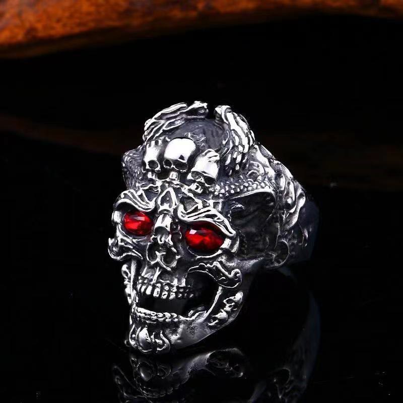 WorldNorse Totenkopfring mit roten, blauen und grünen Augen