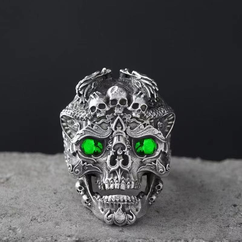 WorldNorse Totenkopfring mit roten, blauen und grünen Augen