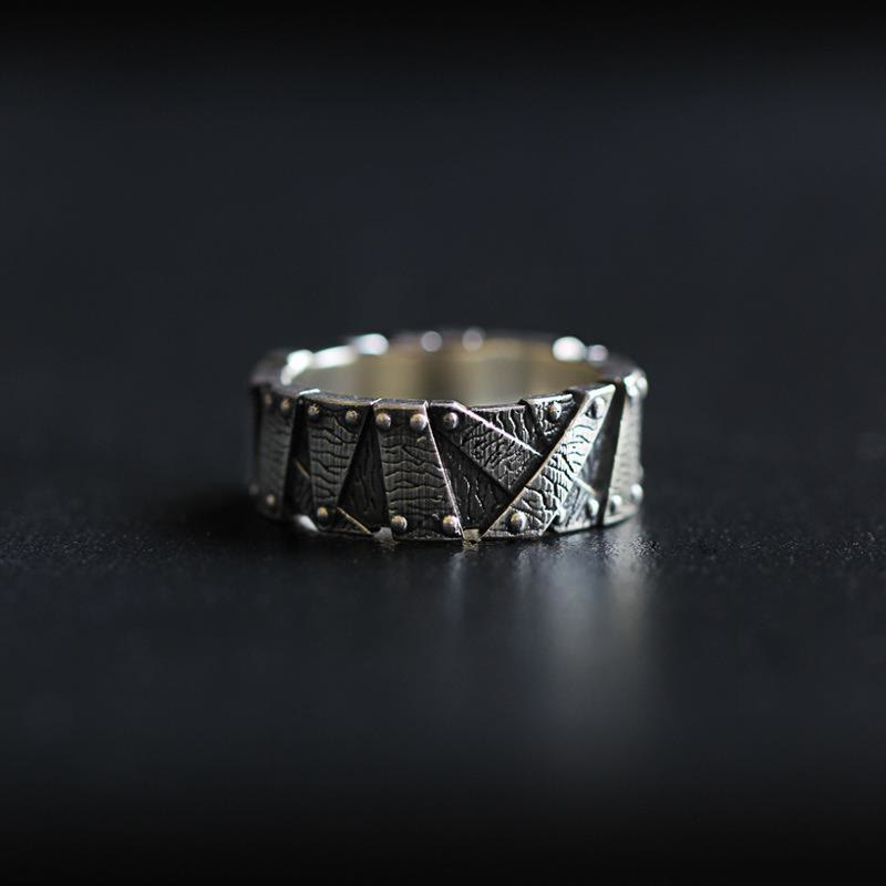WorldNordischer Ring mit Narbenstruktur