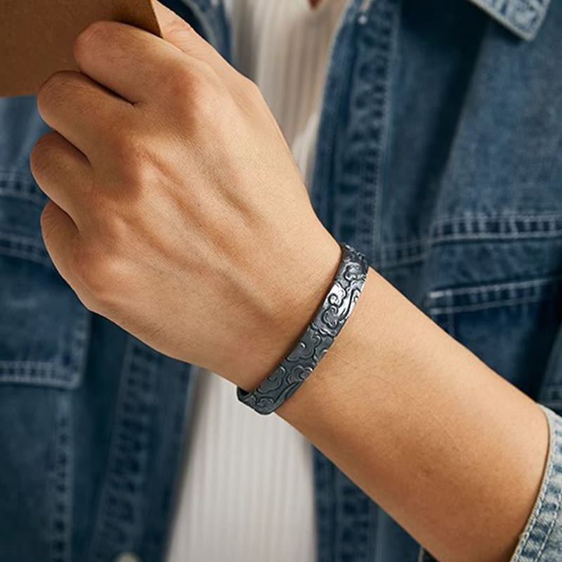 WorldNorse Armband mit eingraviertem Wolkenmuster