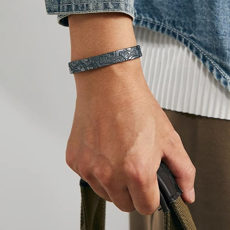 WorldNorse Armband mit eingraviertem Wolkenmuster