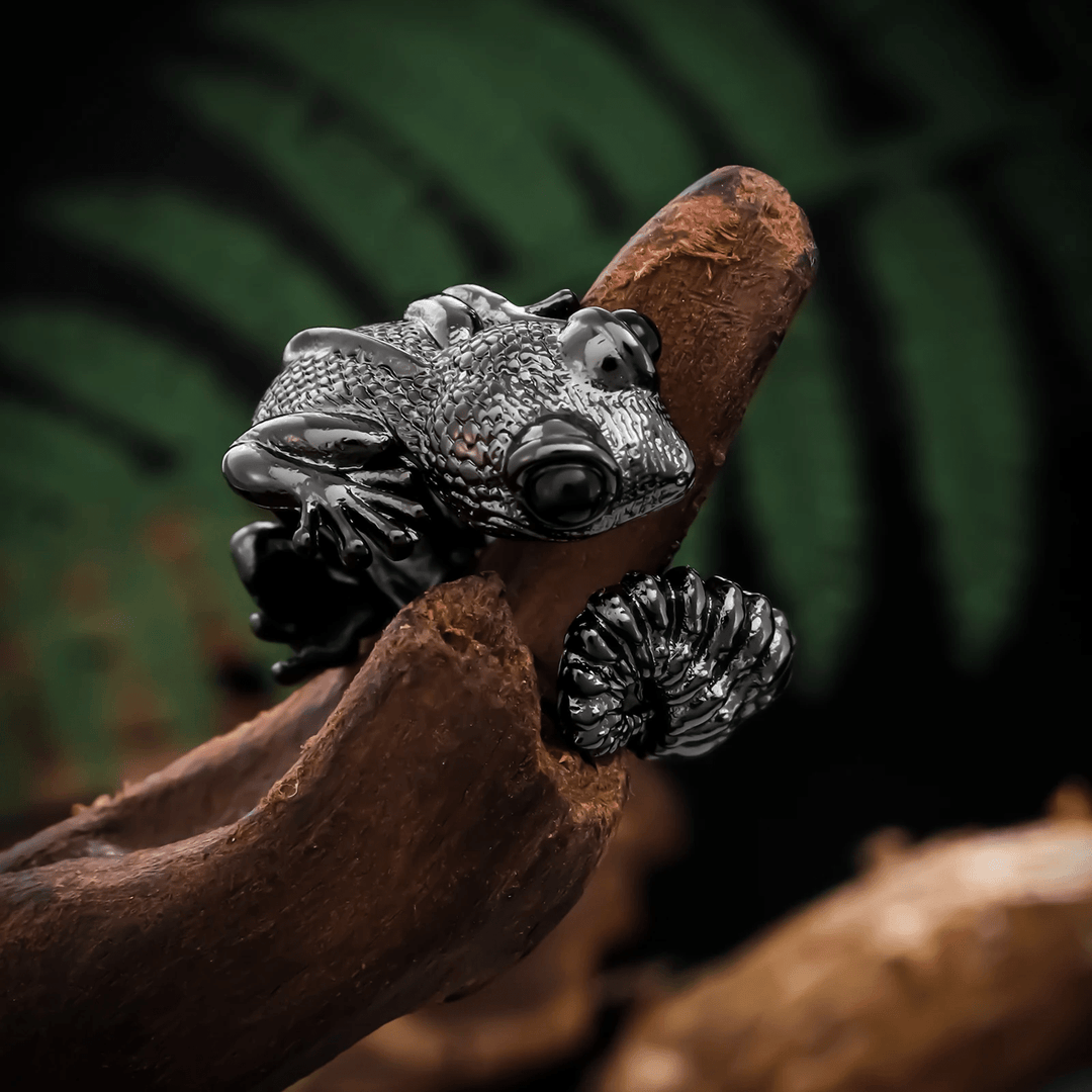 WorldNorse – Schwarzer Ring mit Pistole in Echsenform