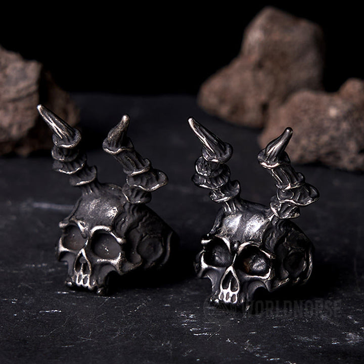 WorldNordischer Totenkopf-Ring mit langem Horn
