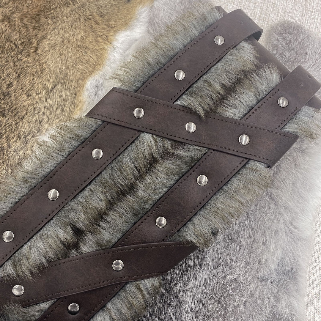 WorldNorse Wikinger-Hüftgürtel mit Pelzfutter und Nieten