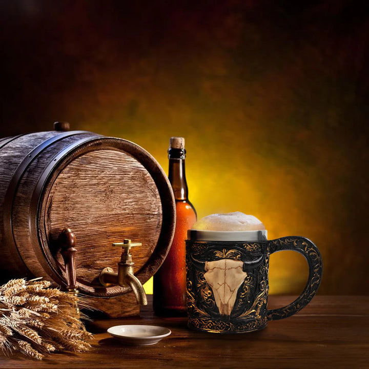 WorldNorse Krug mit geschnitztem Stierschädel