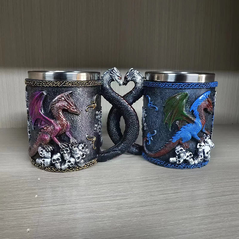 Tasse mit nordischem Drachenschädel