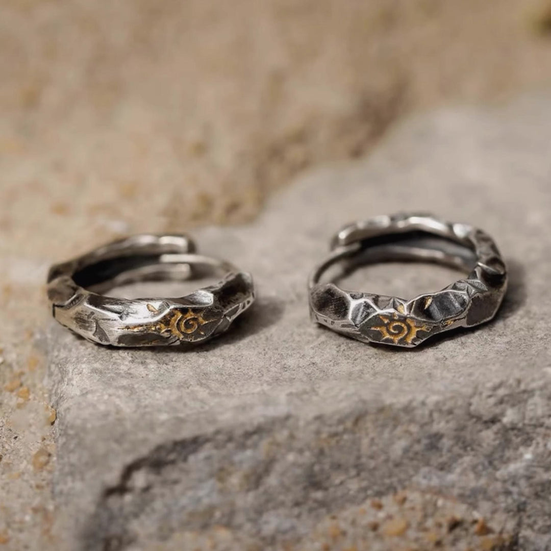WorldNorse Wish Emblem Gehämmerter offener Ring / Ohrringe - Mattes Retro-Silber - Ein Paar Ohrringe - image 6