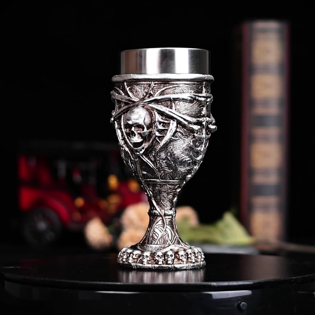 WorldNorse Weinkelch mit Totenkopf-Motiv in Metallic-Optik