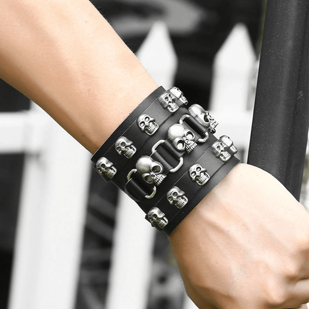 WorldNorse Gothic Totenkopf-Armreif aus Leder