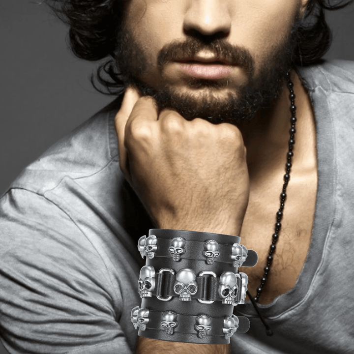 WorldNorse Gothic Totenkopf-Armreif aus Leder