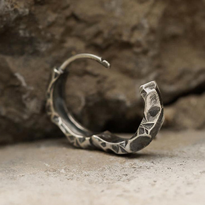 WorldNorse Ohrringe mit gehämmertem Wish-Emblem aus 925er Sterlingsilber