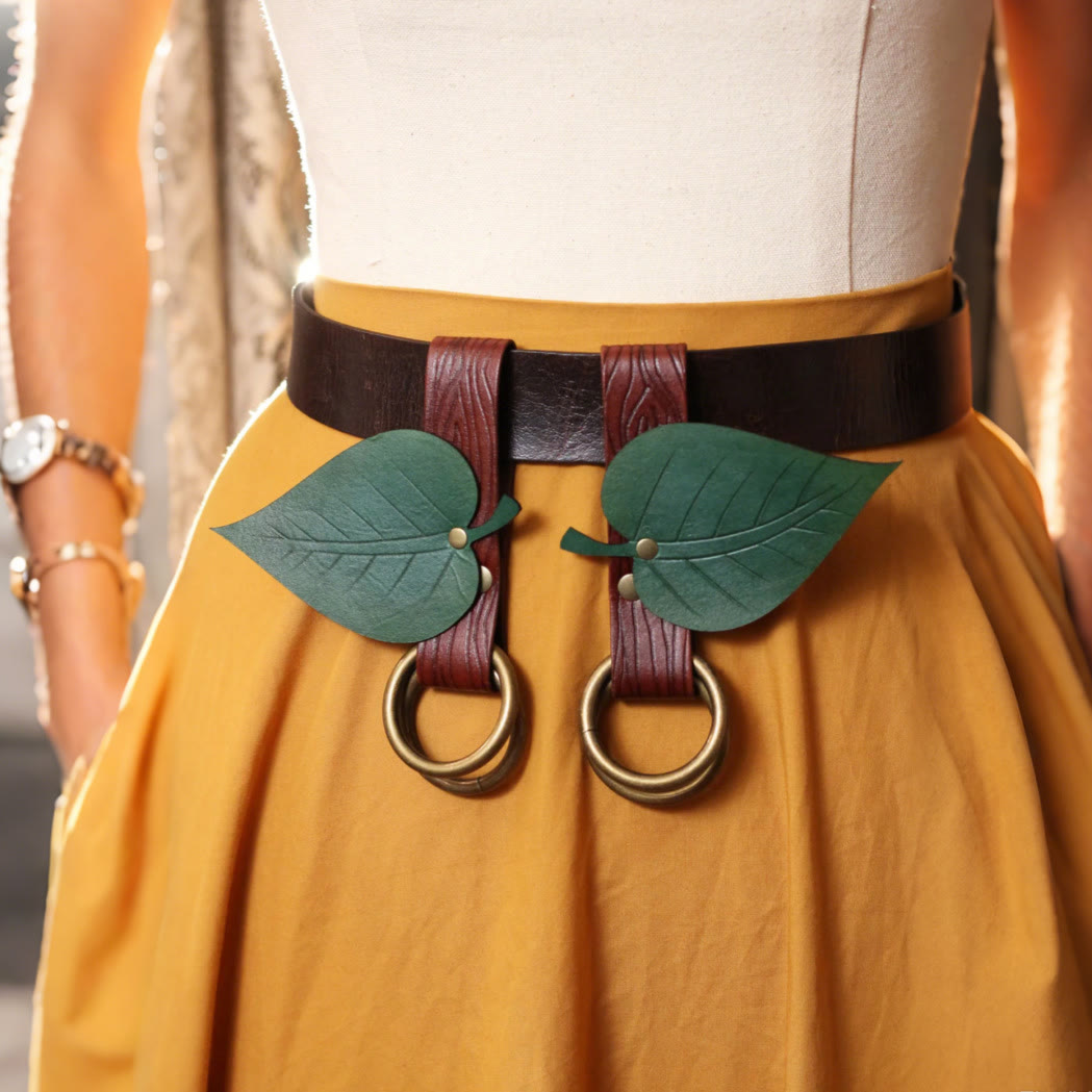 WorldNorse Rustikale Ledertasche und Gürtel mit Blattdekor - Gürtel + 2 grüne Clips - image 3