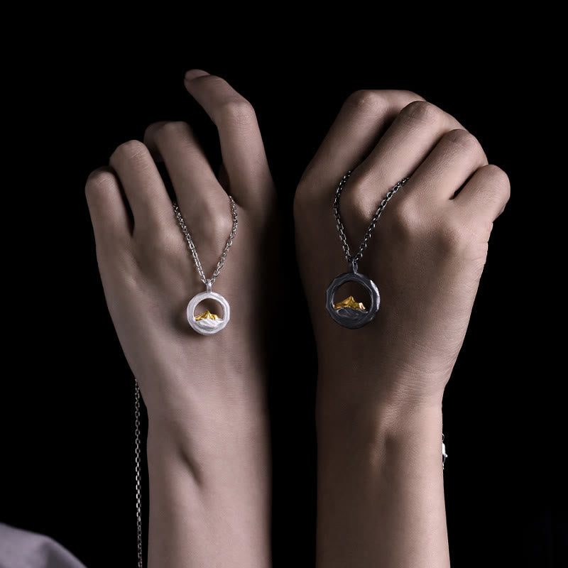 WorldNorse Halskette mit Bergmotiv, Sterlingsilber 999, mit Goldakzenten - image 1