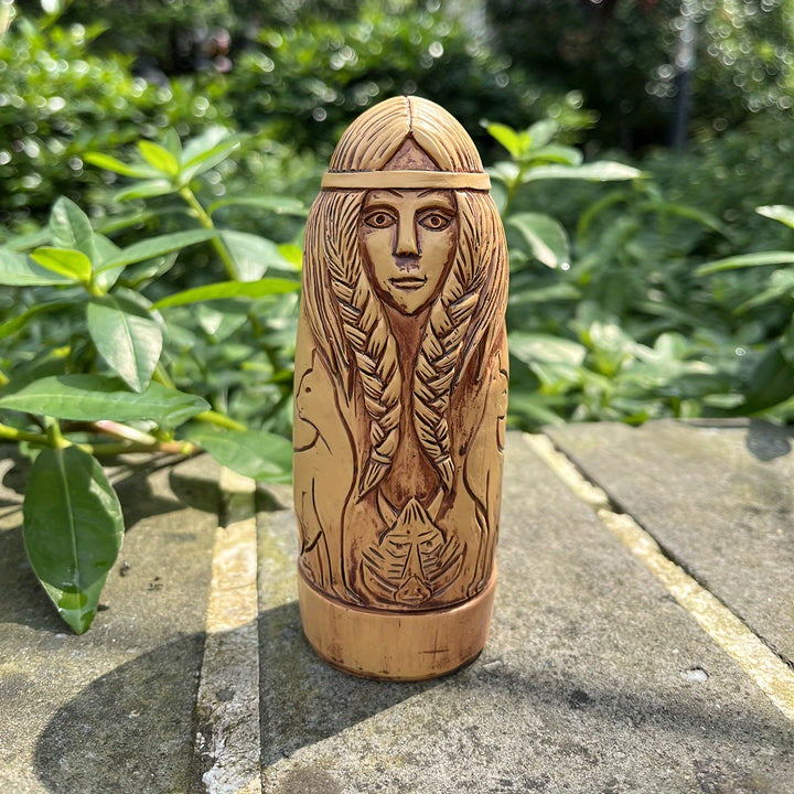 WorldNorse Geflochtene Haar-Tierumarmungsstatue Dekoration - Göttin - image 0