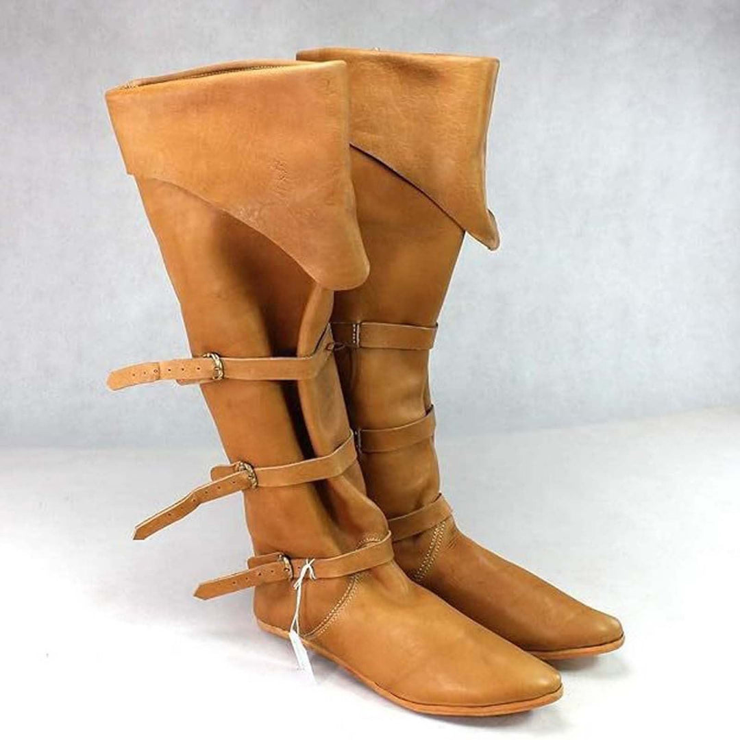 WorldNorse Rustikale, kniehohe Stiefel mit Riemenverzierungen und Umschlagverschluss - image 1