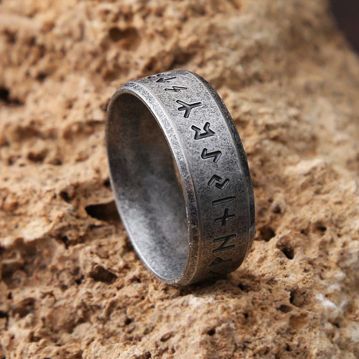 WorldNorse Vintage Wikinger-Runen-Ring aus Edelstahl - image 2