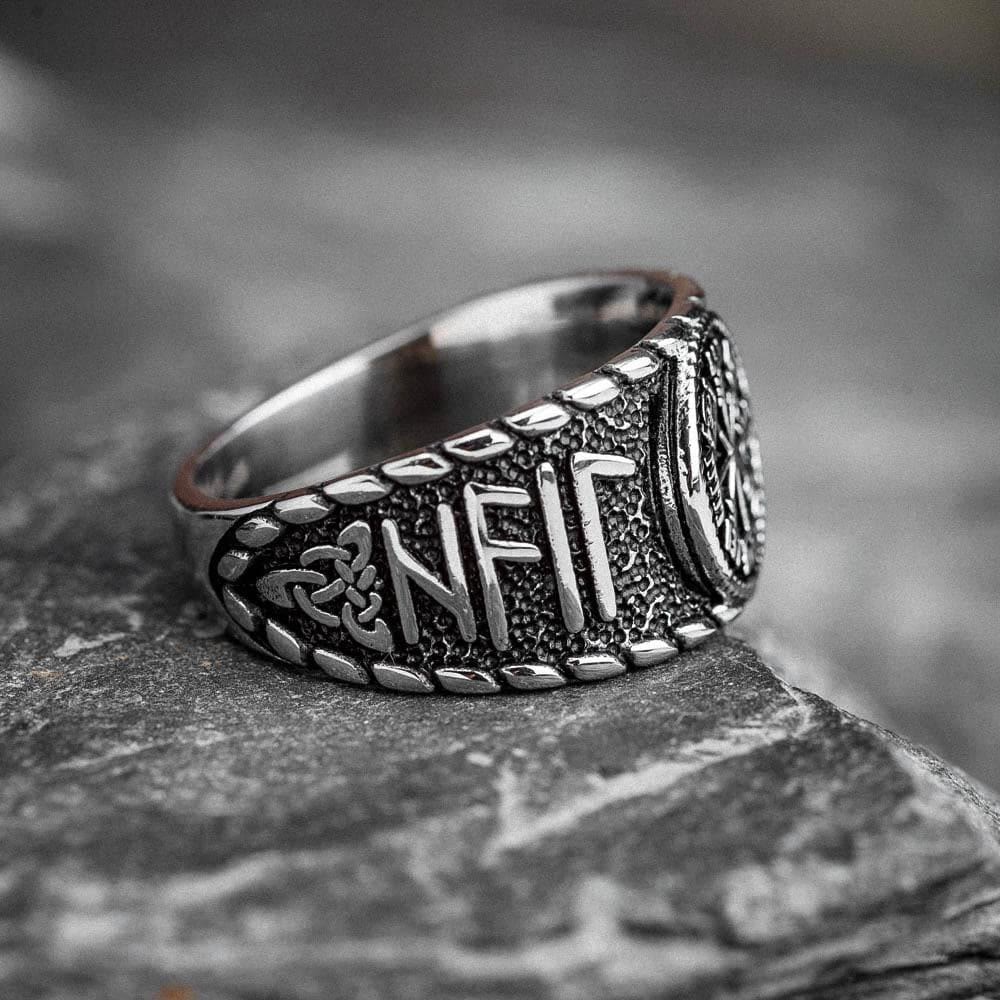 WorldNorse Wikingerring aus Edelstahl mit Vegvisir und Runen