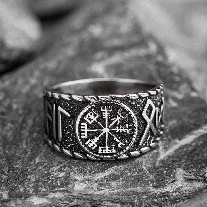 WorldNorse Wikingerring aus Edelstahl mit Vegvisir und Runen