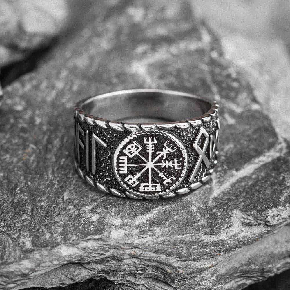 WorldNorse Wikingerring aus Edelstahl mit Vegvisir und Runen