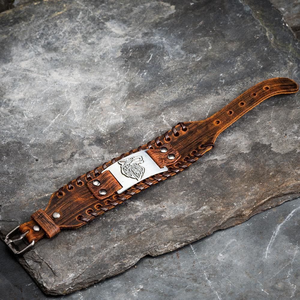 WorldNorse Armreif aus echtem Leder mit Schnalle, Wölfe, Metallarmband