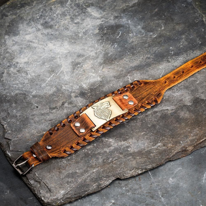 WorldNorse Armreif aus echtem Leder mit Schnalle, Wölfe, Metallarmband