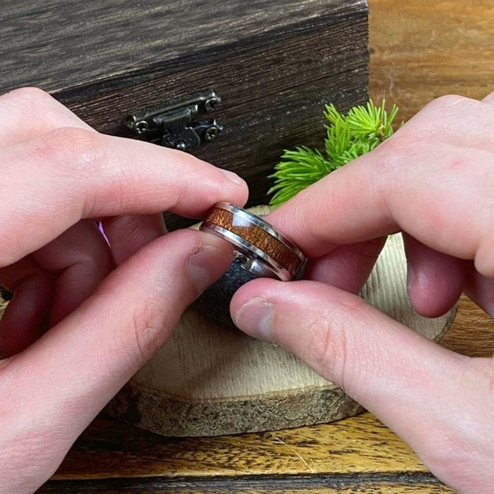 WorldNorse Edelstahl-Ring mit Yggdrasil und Holzeinlage