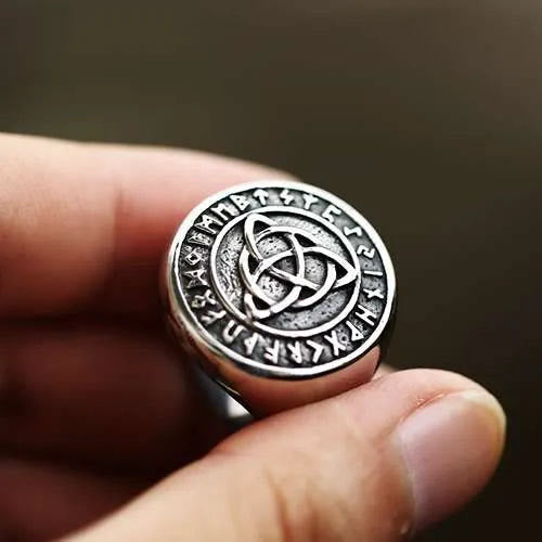 WorldNorse – Einfacher, klobiger Ring mit Rune und Keltischer Knoten