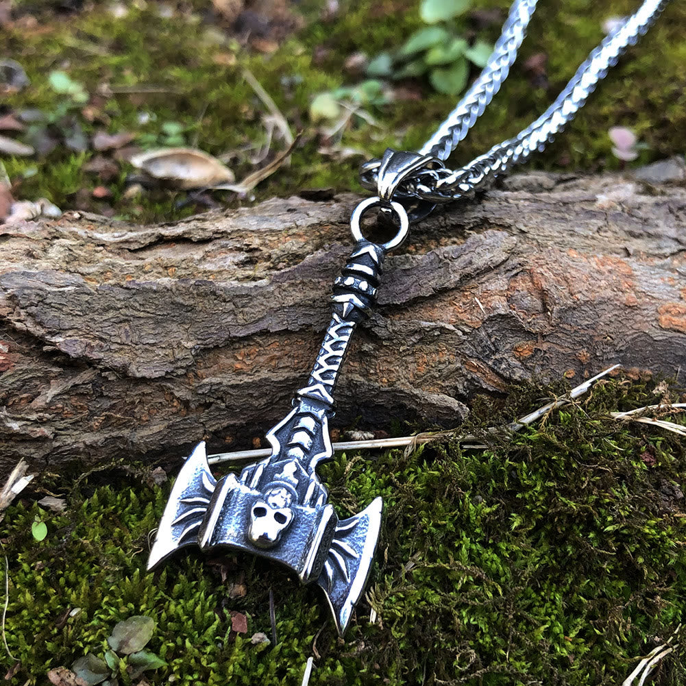 WorldNorse Halskette mit nordischem Totenkopf und Wikinger-Doppelaxt