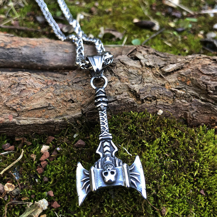 WorldNorse Halskette mit nordischem Totenkopf und Wikinger-Doppelaxt