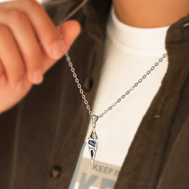 WorldNorse Halskette mit Talisman-Anhänger aus blauem Zirkon - image 3