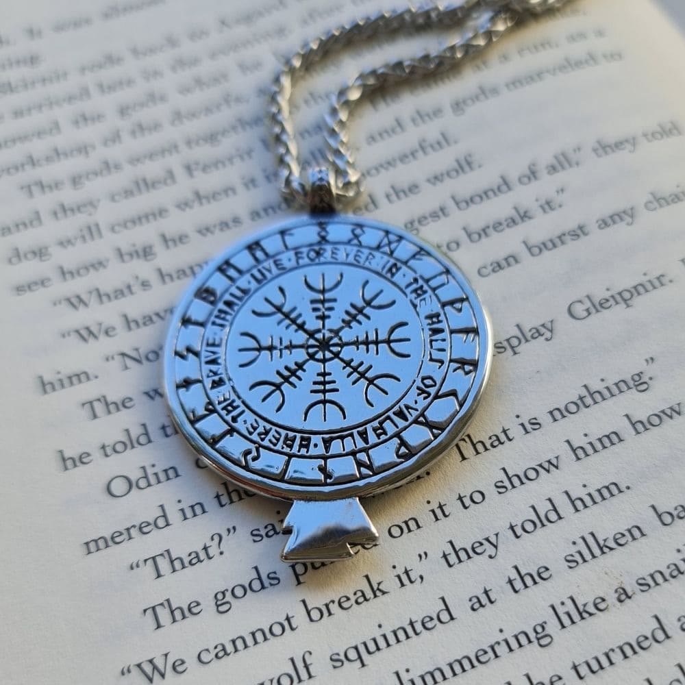 WorldNorse Halskette mit nordischem Raven und Vegvisir -Symbol aus der Wikingerzeit