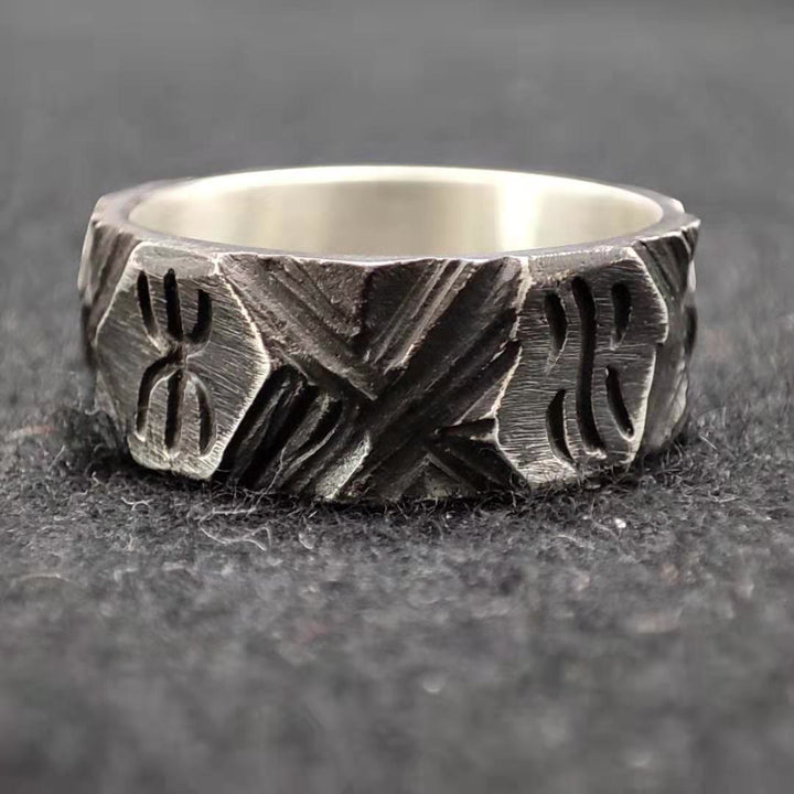 WorldNorse Rustikaler Rune -Kriegerring mit grobem Behau
