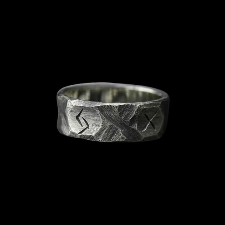 WorldNorse Rustikaler Rune -Kriegerring mit grobem Behau