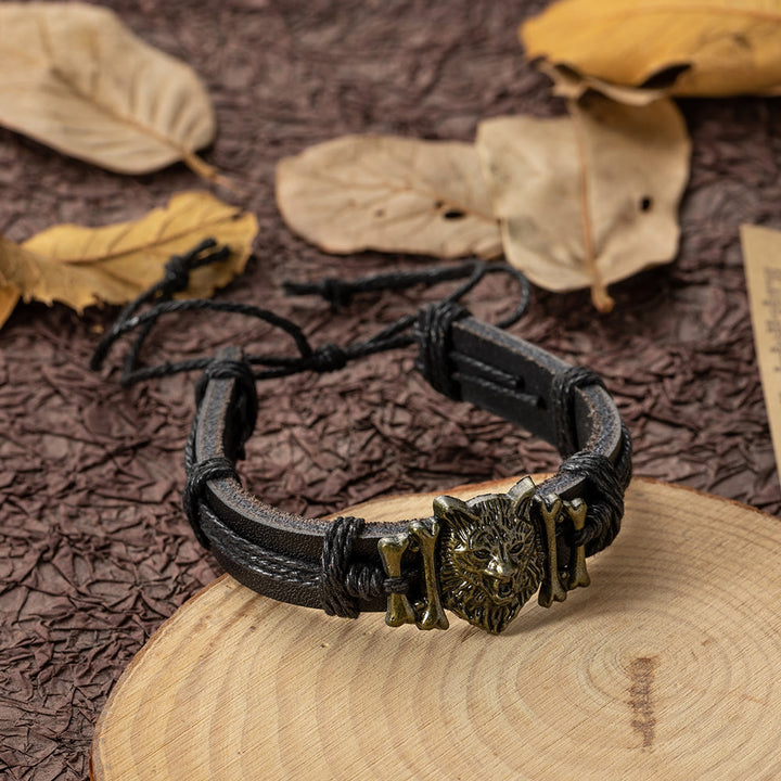 WorldNordischer Wolf mit Lederarmband