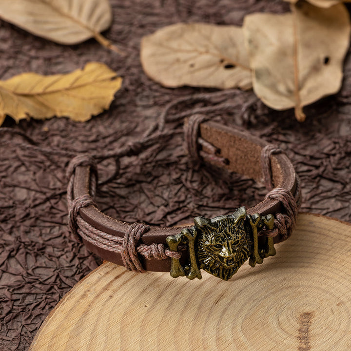 WorldNordischer Wolf mit Lederarmband