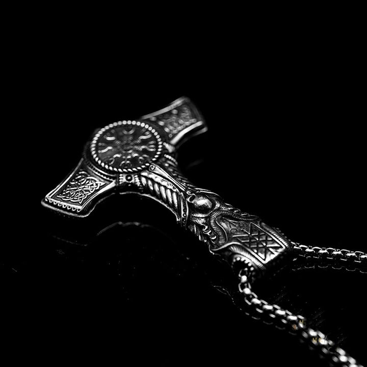 WorldNorse Halskette mit Totenkopf und Wikingersymbol aus 925er Sterlingsilber
