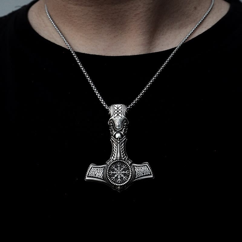 WorldNorse Halskette mit Totenkopf und Wikingersymbol aus 925er Sterlingsilber