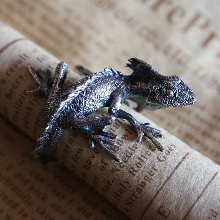 WorldNorse Verstellbarer Reptilienring mit Eidechse aus Silber